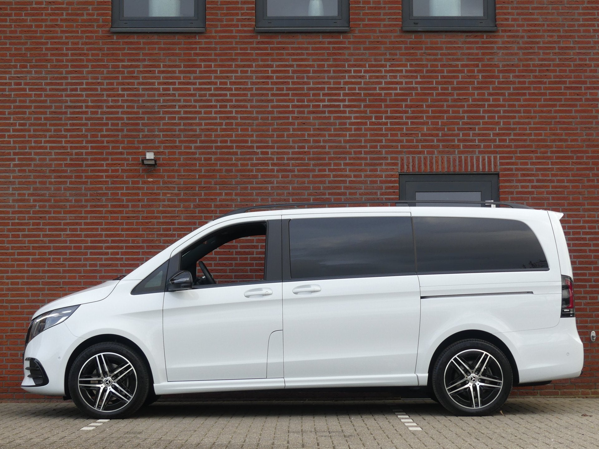 Mercedes-Benz V-Klasse 300d Lang AMG Dubbel Cabine Trekhaak/, Auto's, Achterwielaandrijving, Gebruikt, Euro 6, 4 cilinders