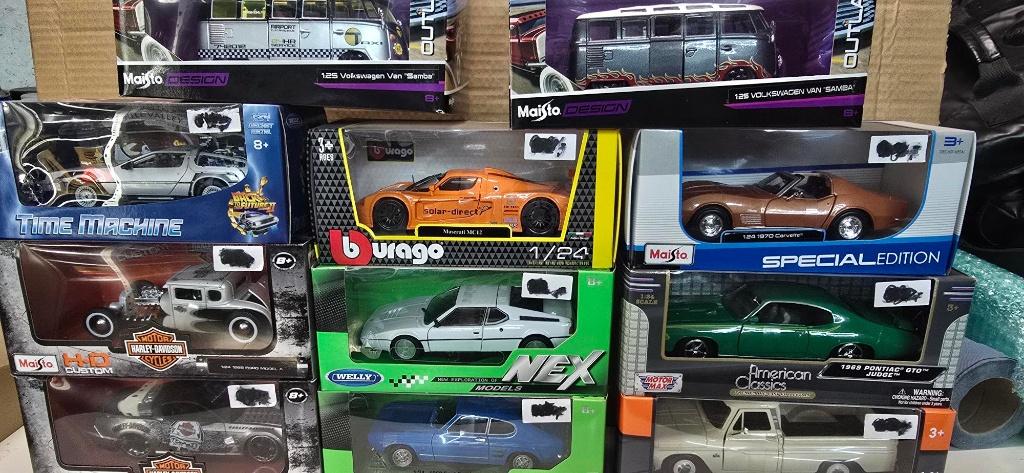 Diverse modelauto's en schaalmodellen - Nieuw in doos 1:24, Hobby en Vrije tijd, Modelauto's | 1:24, Ophalen, Nieuw, Auto, Overige merken
