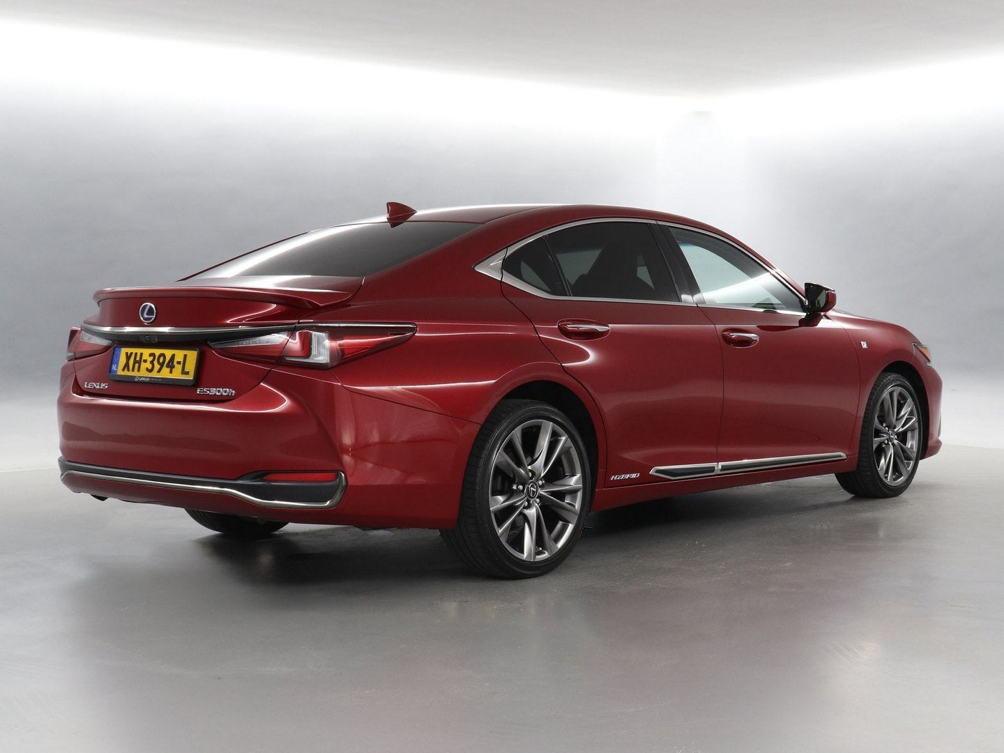 Lexus ES 300h F Sport Line | Adaptief Dempingsysteem | Stoel, Gebruikt, 4 cilinders, 1655 kg, Bedrijf