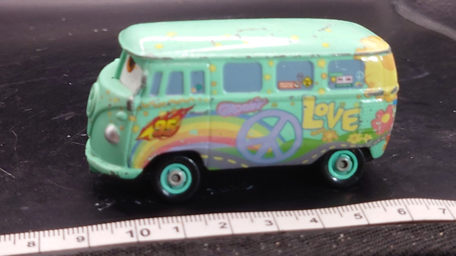 Disney Pixar Cars Volkswagen T2 Bus - Hippie Bus Speelgoed, Ophalen of Verzenden, Zo goed als nieuw, Auto, Overige merken
