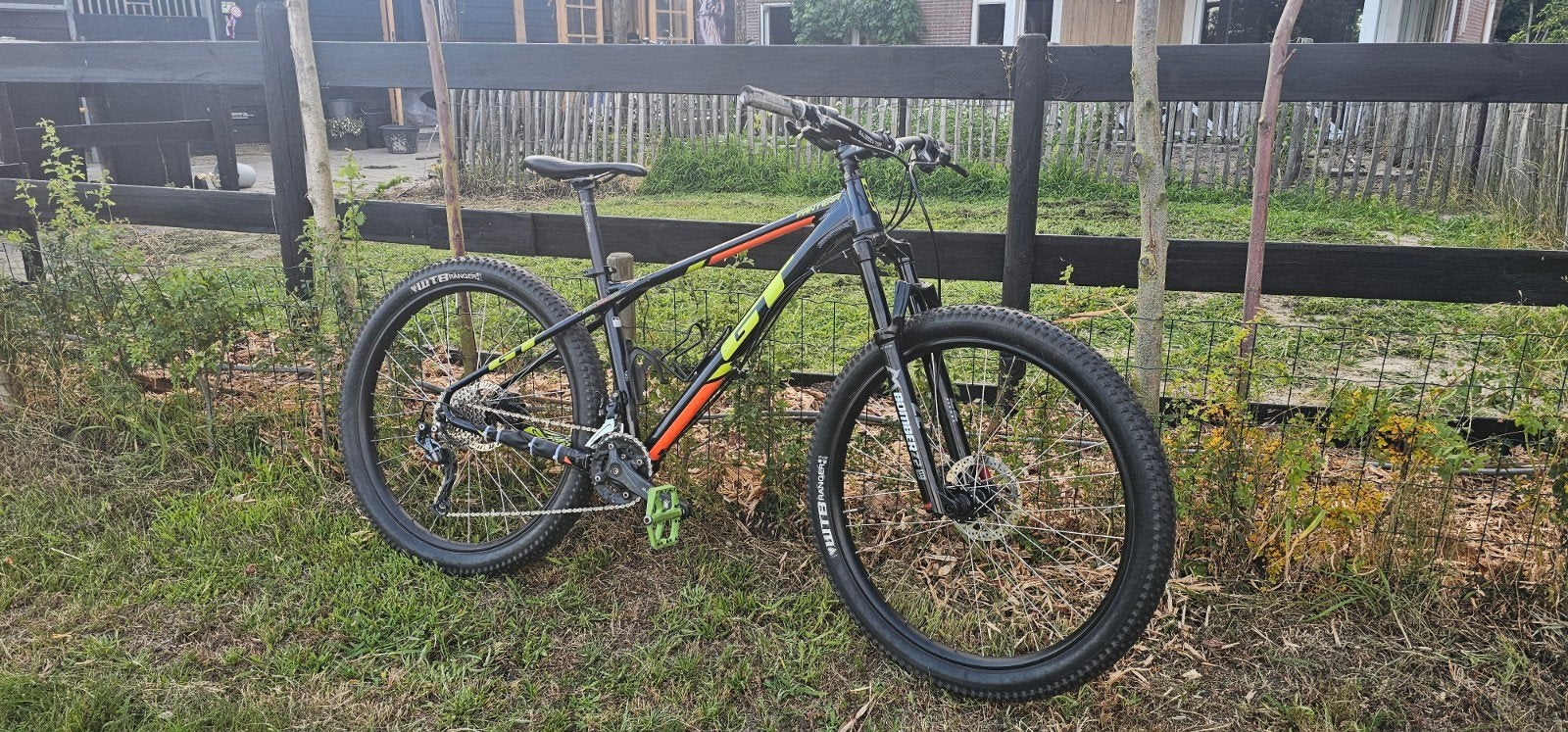 GT Panthera Comp Mountainbike met Nieuwe Onderdelen, Hardtail, 49 tot 53 cm, Zo goed als nieuw, Schijfrem