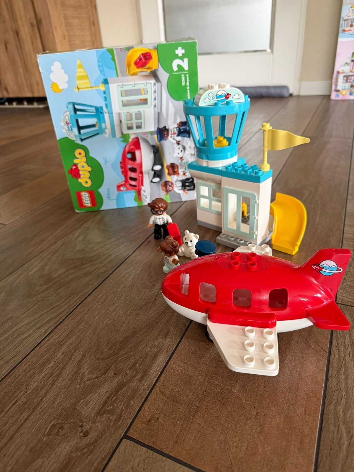 LEGO Duplo Vliegveld (10961) met vliegtuig en figuren, Ophalen, Zo goed als nieuw, Overige merken