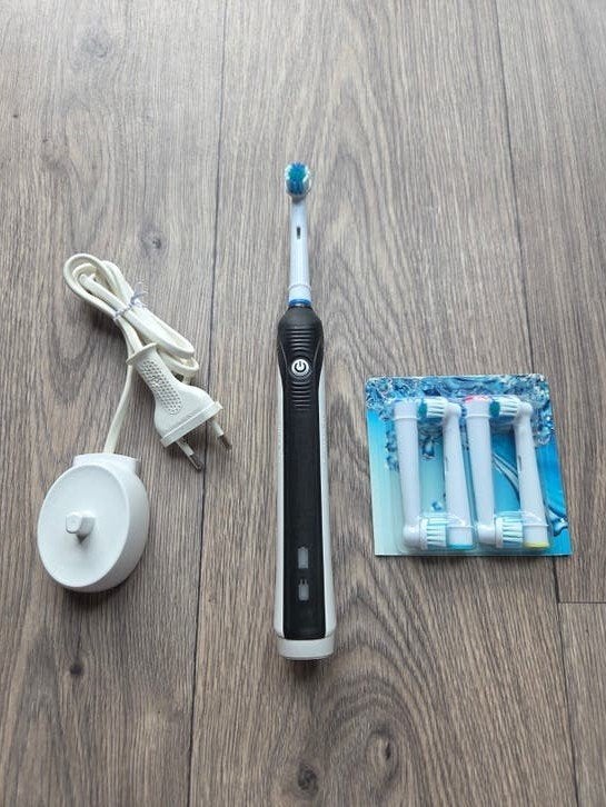 Oral-B PRO CARE Tandenborstel - ALS NIEUW, Ophalen of Verzenden, Zo goed als nieuw
