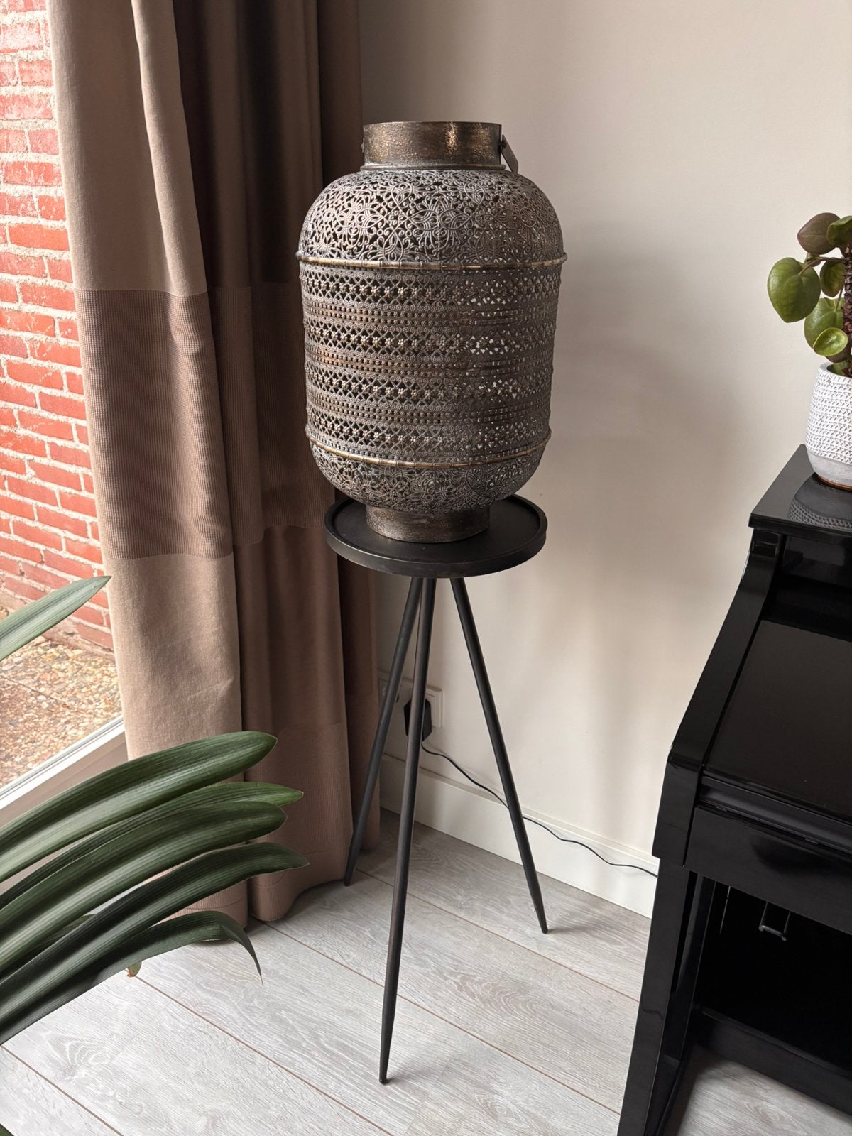 Deco metal lantern with stand, Huis en Inrichting, Lampen | Vloerlampen, Ophalen, Zo goed als nieuw, Minder dan 100 cm