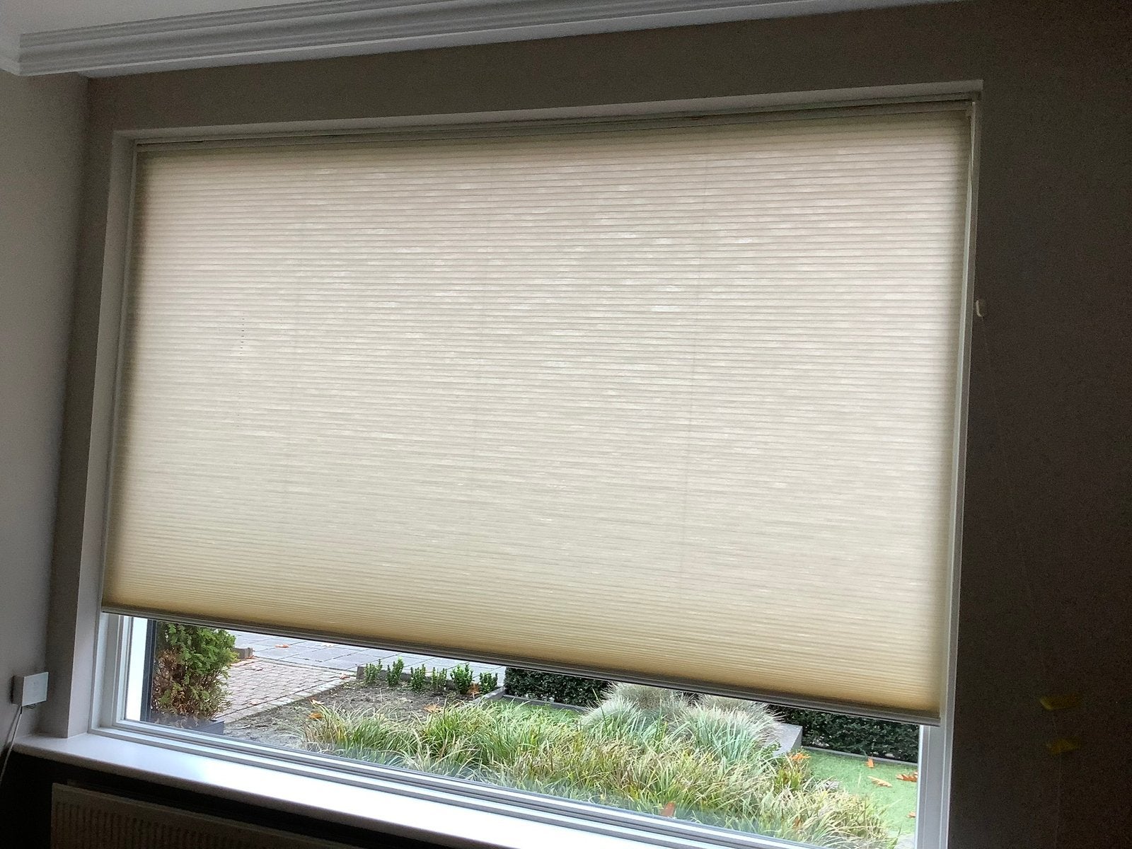 Plissé beige met steunen, Huis en Inrichting, Stoffering | Gordijnen en Lamellen, Ophalen, Gebruikt, Beige, Koordbediening