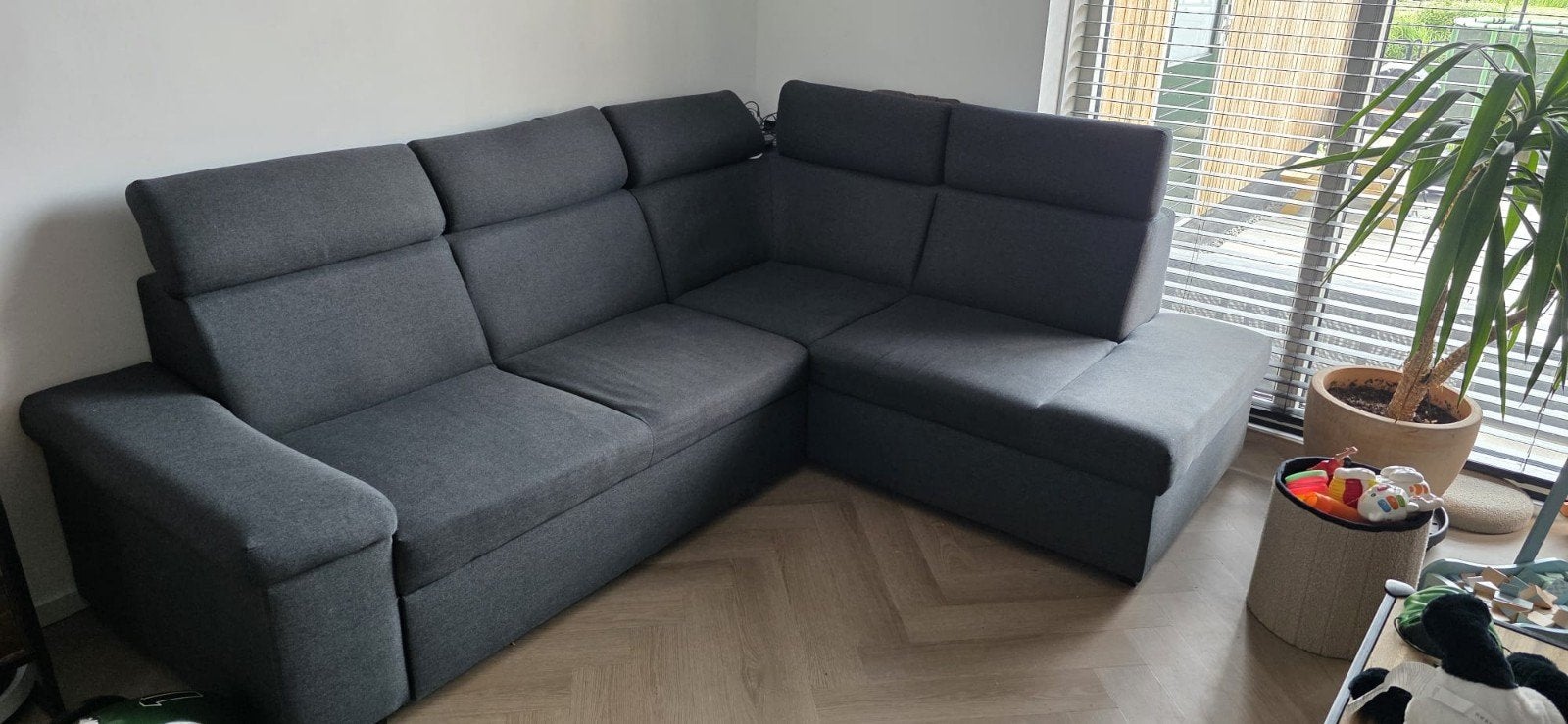 Gratis grijze hoekbank met slaapfunctie en opbergruimte, Ophalen, Gebruikt, Hoekbank, 200 tot 250 cm