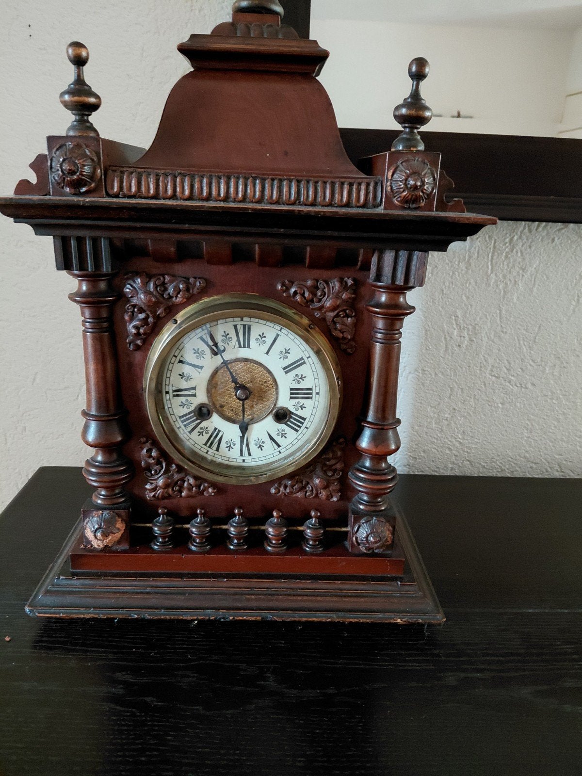 Antieke houten tafelklok met Romeinse cijfers, Antiek en Kunst, Antiek | Klokken, Ophalen of Verzenden