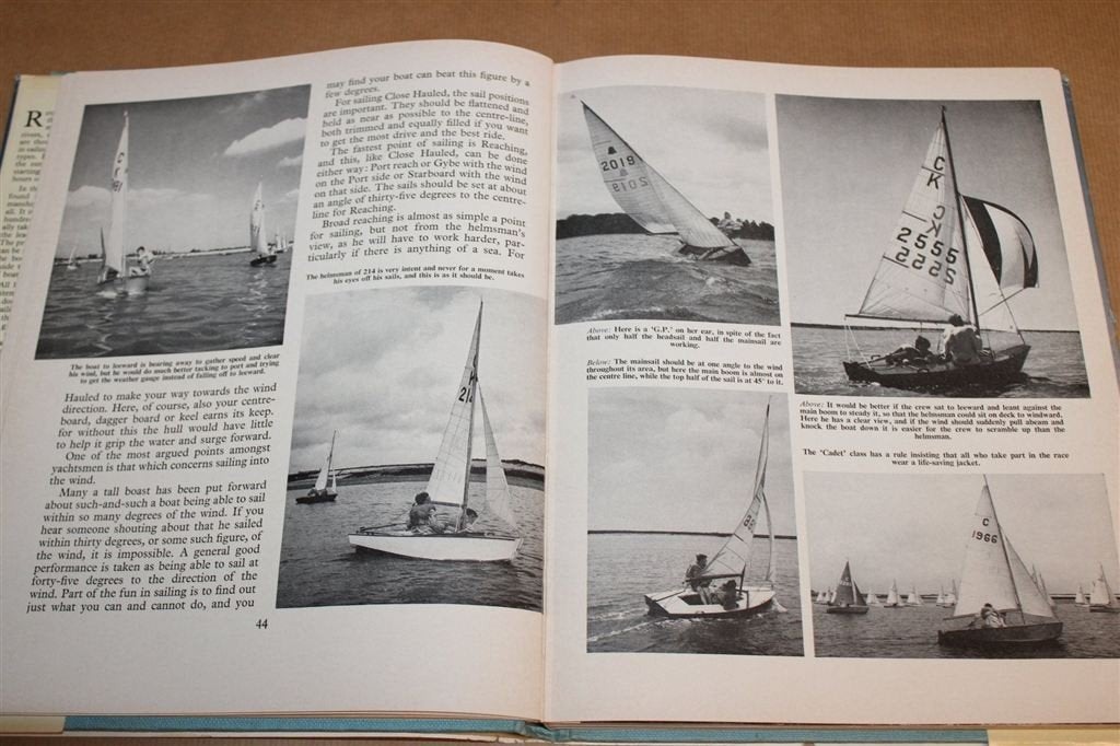 Uffa Fox Book of Sailing — Zeilen en Zeilboten 1963, Ophalen of Verzenden, Gelezen, Overige onderwerpen