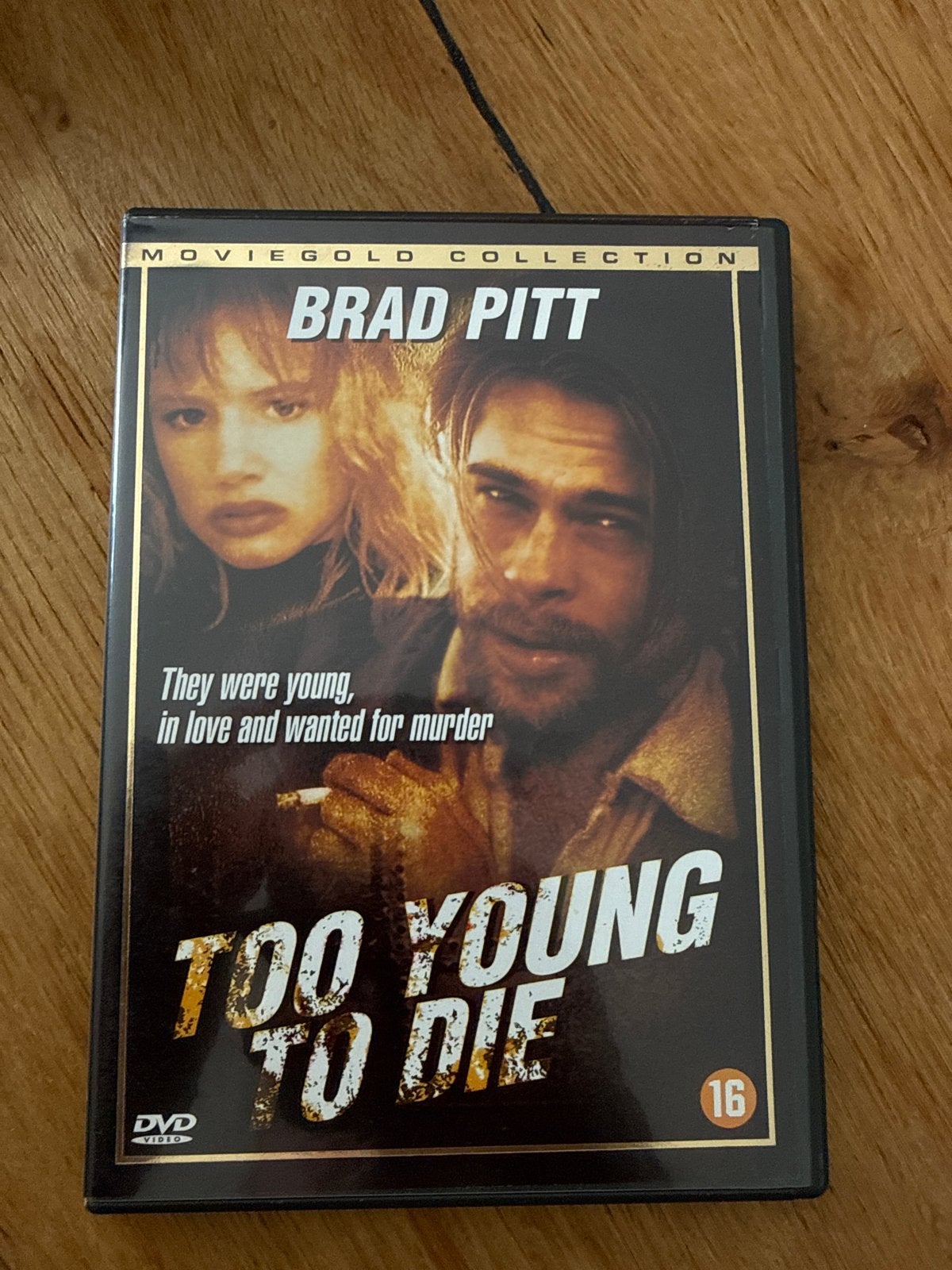 Too Young To Die - Brad Pitt DVD (Moviegold Collection), Vanaf 16 jaar, Nederlands, Actiethriller, Ophalen of Verzenden