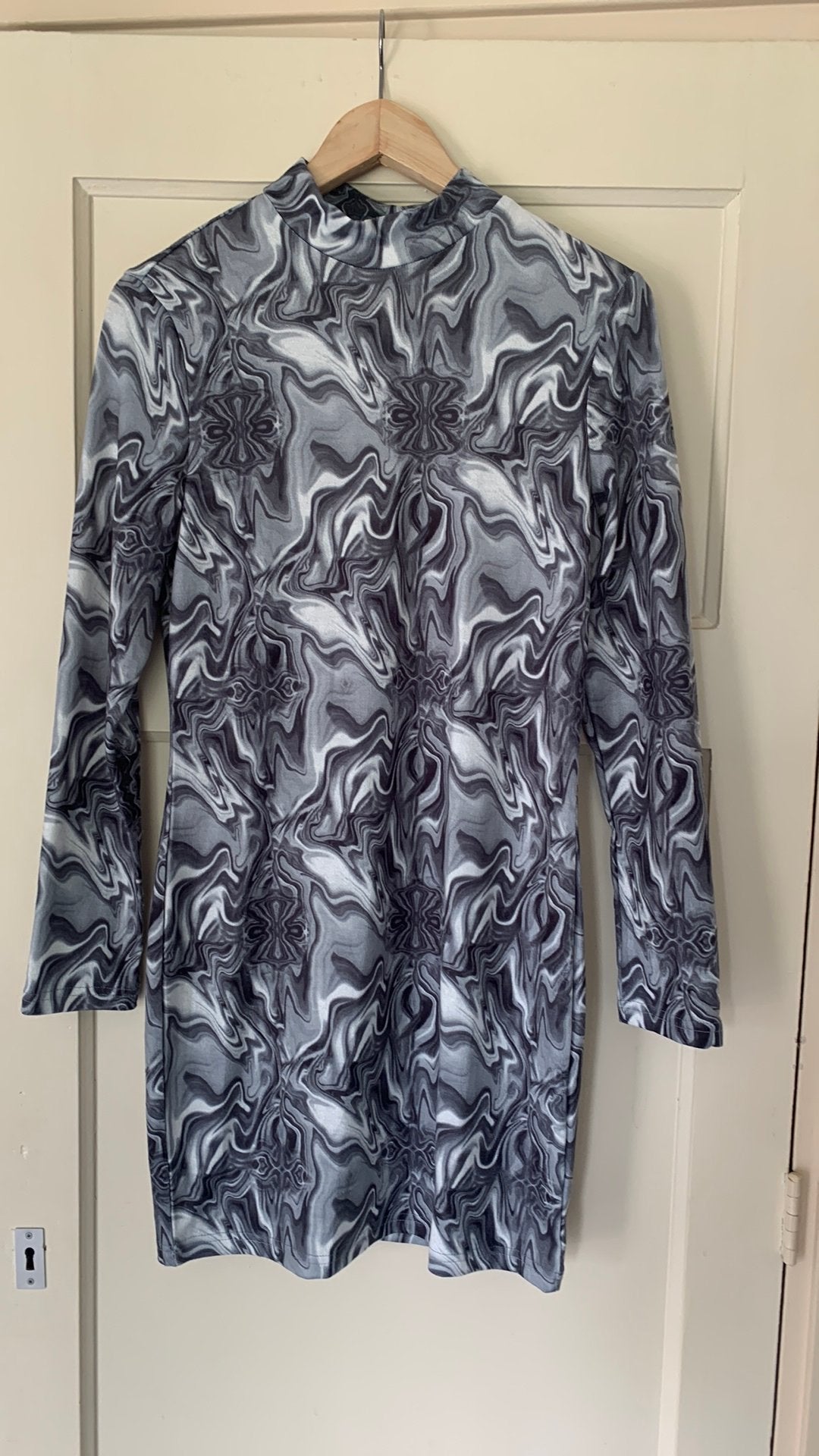 Grijze aparte Jurk maat L, Kleding | Dames, Maat 42/44 (L), Ophalen of Verzenden, Zo goed als nieuw, Grijs