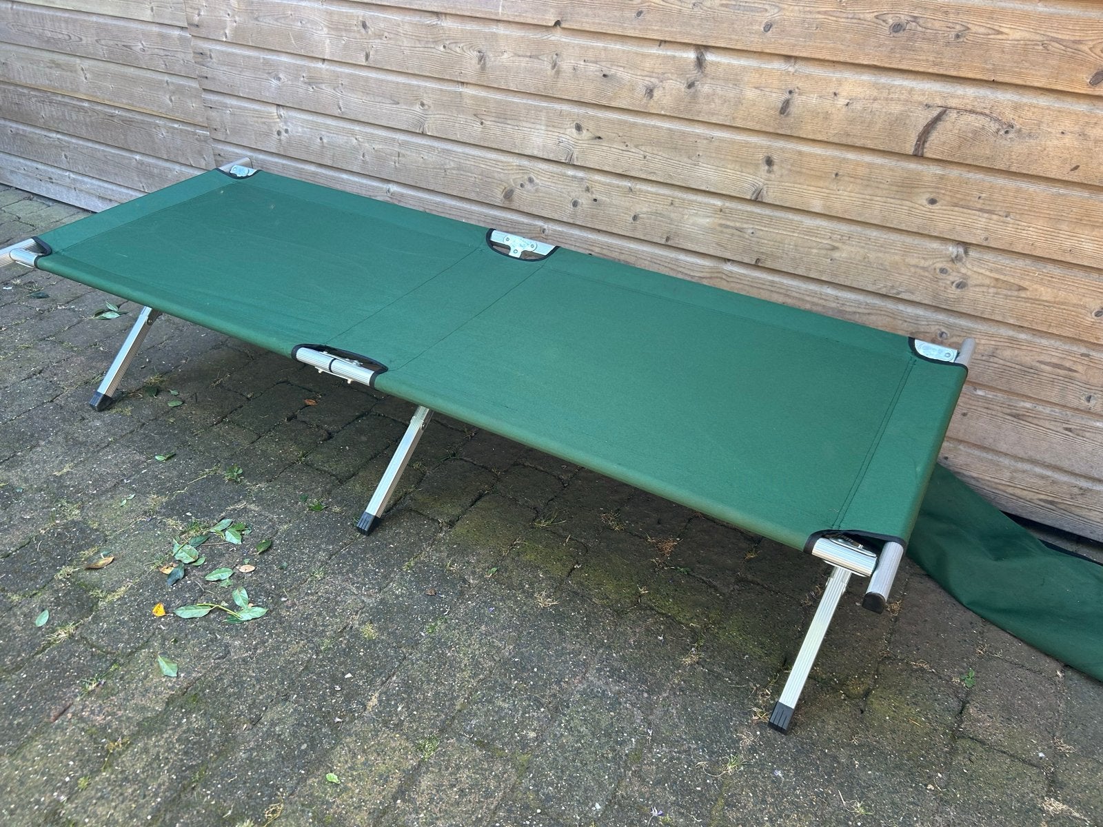 Veldbed - Zeer nette staat, ideaal voor kamperen/logees, Ophalen, Zo goed als nieuw