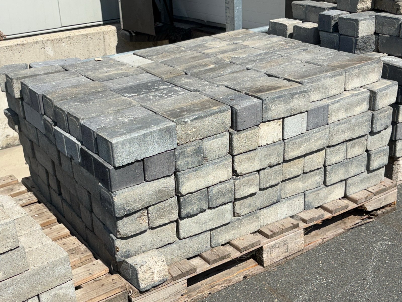 Gebruikte betonnen klinkers voor bestrating, Tuin en Terras, Ophalen, Gebruikt, Klinkers, 10 m² of meer