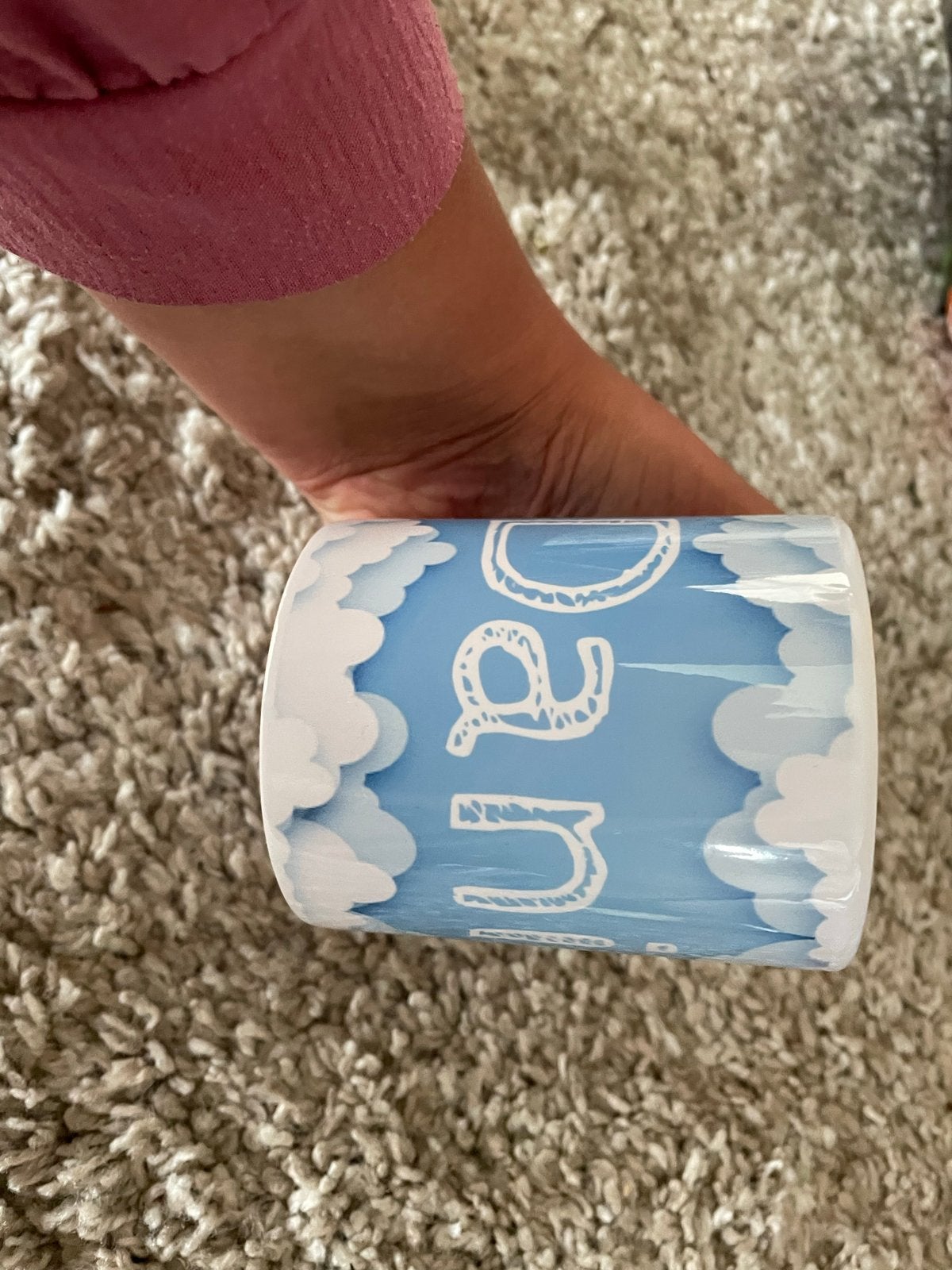 Mok met naam 'Daniek’ en wolkenprint - Zo goed als nieuw, Ophalen of Verzenden, Zo goed als nieuw, Steen/keramiek, Overige merken
