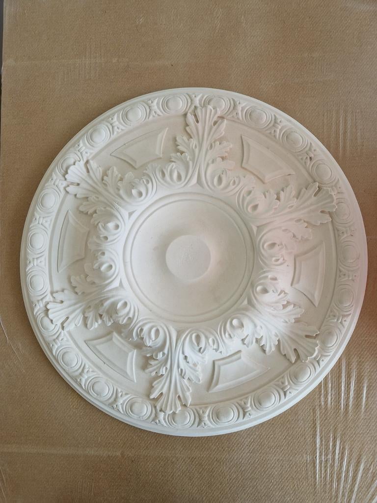 Grote plafondrozetten, diameter 71cm - 2 stuks beschikbaar, Ophalen, Zo goed als nieuw