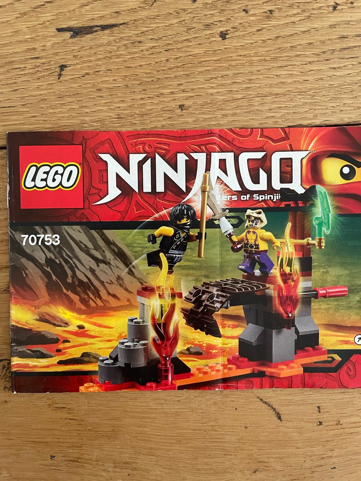 Lego Ninjago set 70753 Lavastroom - Compleet en Goede Staat