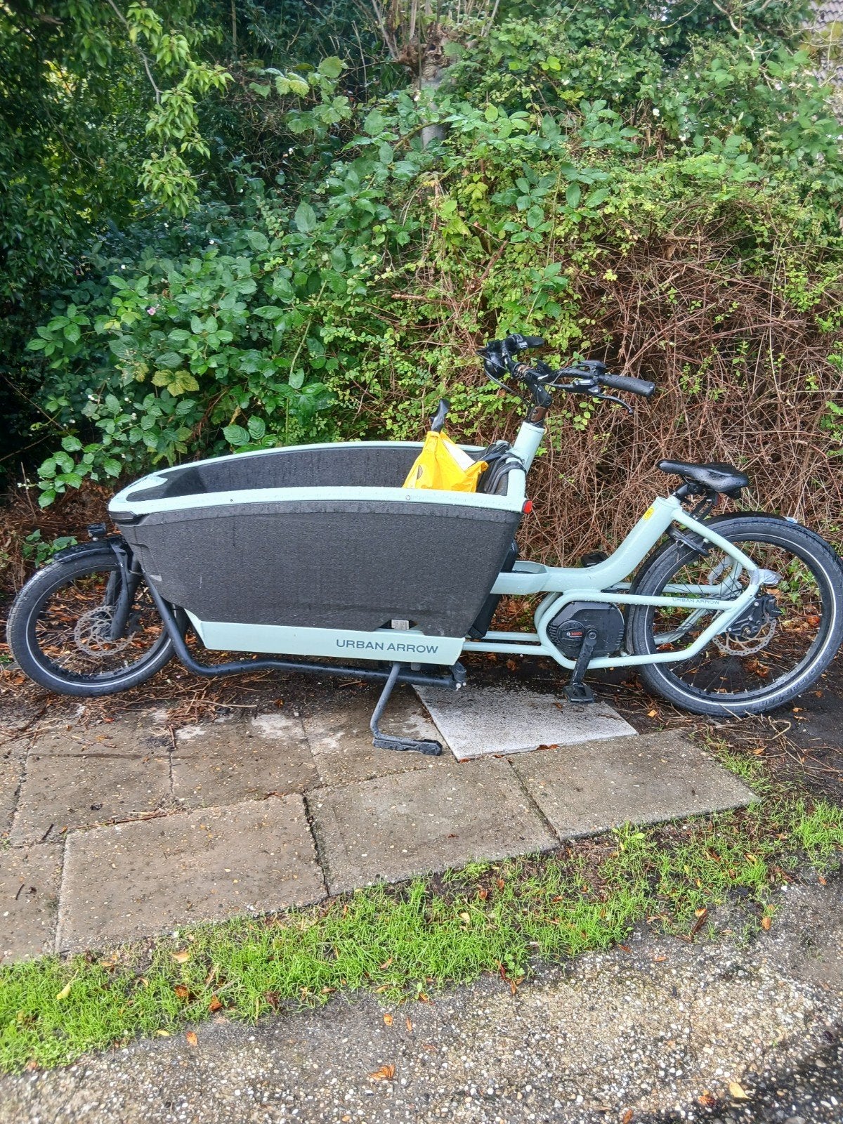 Urban Arrow bakfiets met regenhuif, Zo goed als nieuw, 2 kinderen, Elektrisch, Schijfrem
