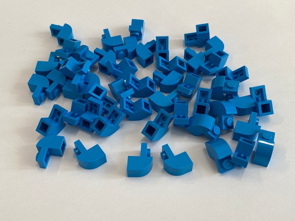 Partij nieuwe 50x 1x2x1 Lego gebogen stenen in diverse kleur, Overige thema's, Lego, Nieuw, Ophalen of Verzenden