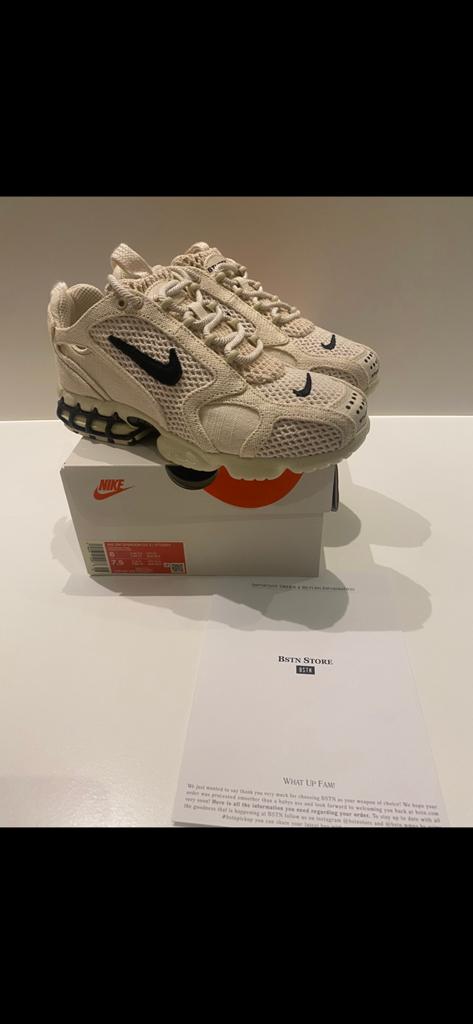 Nike x Stussy 'Fossil' - Maat 38,5, Kleding | Heren, Schoenen, Ophalen of Verzenden, Nieuw, Overige kleuren, Sneakers of Gympen