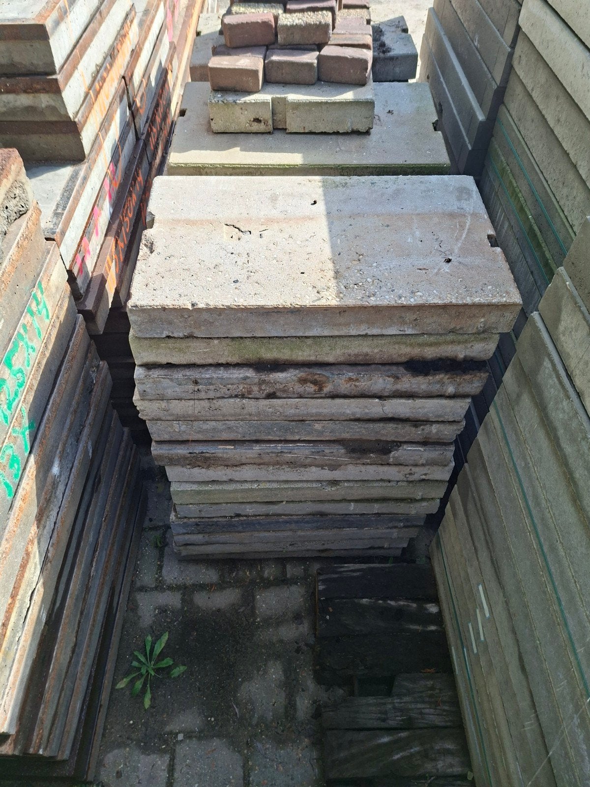betonplaten 65x130.  12cm.  met wapening.  gratis bezorgd., Ophalen of Verzenden, Gebruikt, Overige materialen
