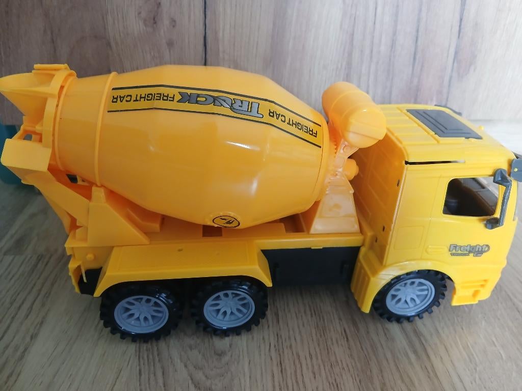 Grote betonmolen speelauto, Ophalen, Zo goed als nieuw