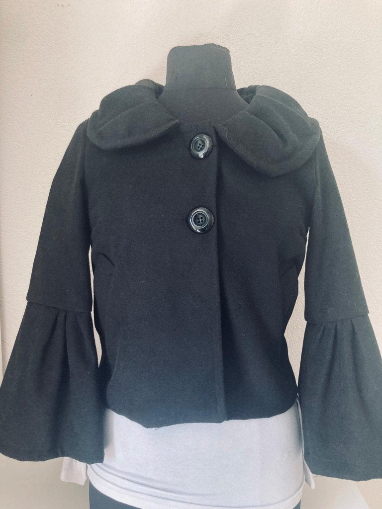 Wollen cropped jasje met klokmouwen zwart dames maat M / 38, Ophalen of Verzenden, Zo goed als nieuw, Maat 38/40 (M), Zwart