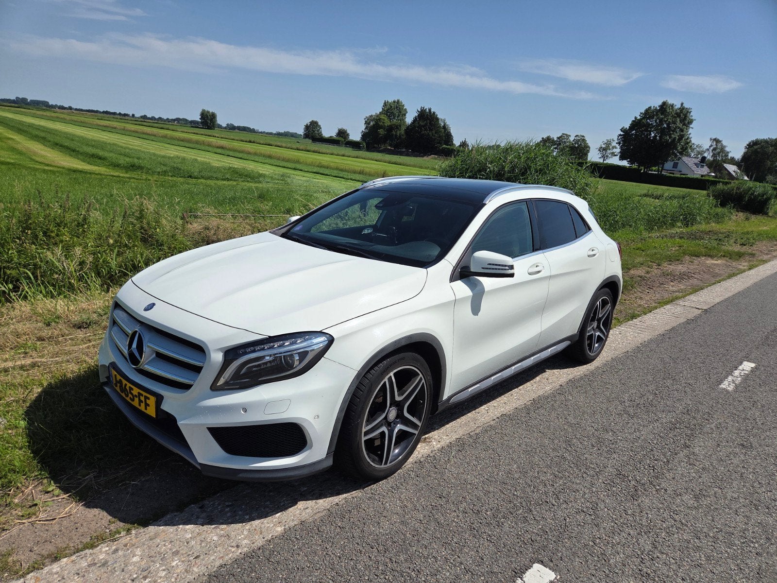 Mercedes-Benz GLA Panoramadak | Stoelverwarming | AMG Sports, Auto's, Mercedes-Benz, Voorwielaandrijving, Elektronische parkeerrem