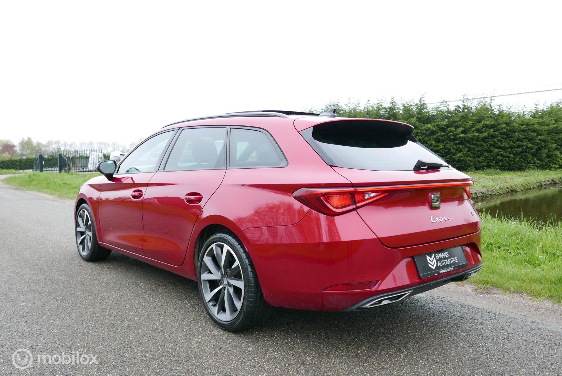 Seat Leon Sportstourer 1.5 eTSI DSG FR / Pano / Cam / Navi, 4 cilinders, Leon, 1324 kg, 66 €/maand
