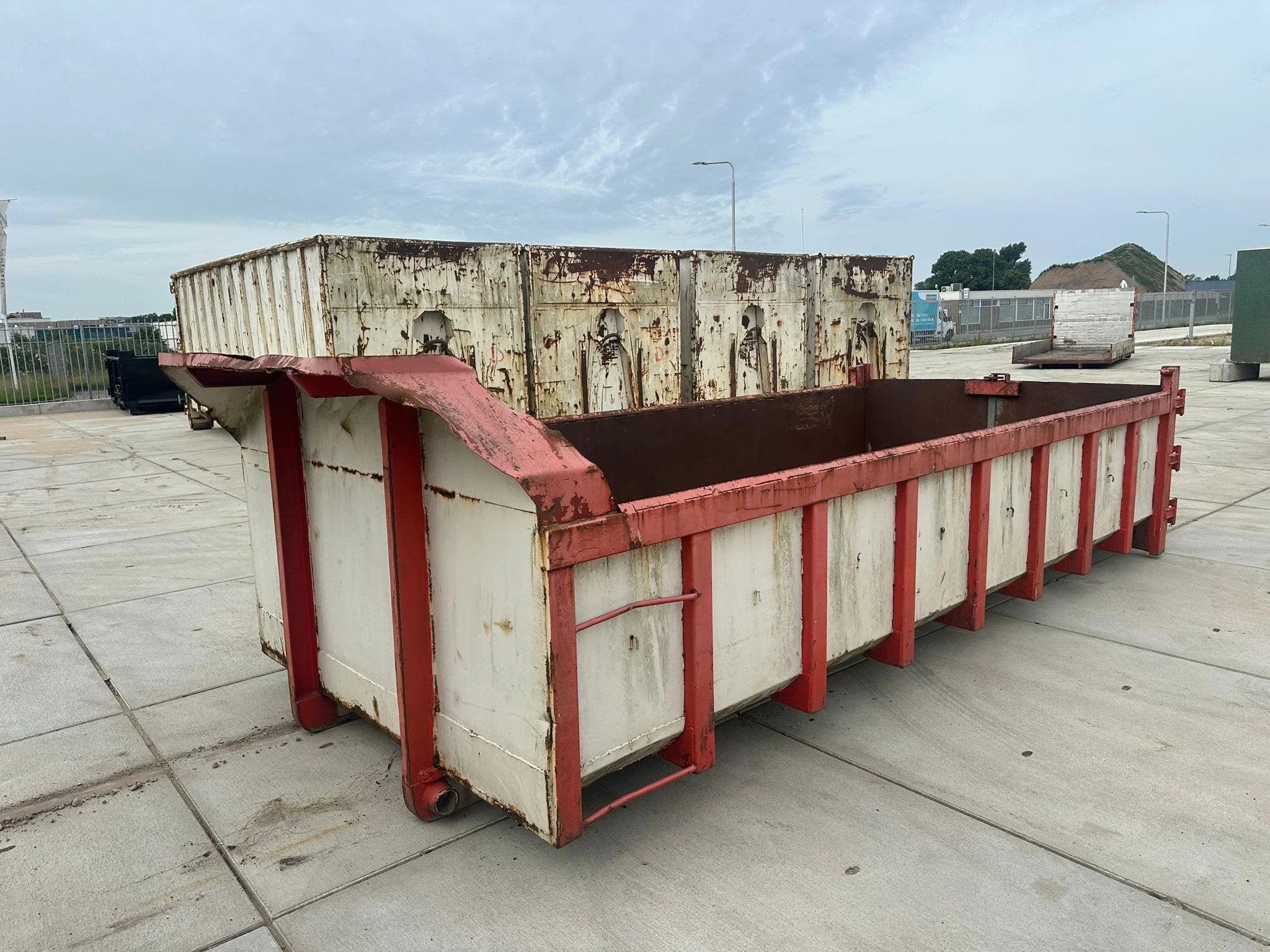 AJK Gebruikte 9m3 open container 5 meter lang