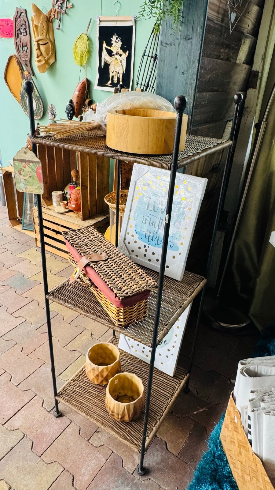 Vintage metal en rotan rek - decoratief en functioneel, Ophalen of Verzenden