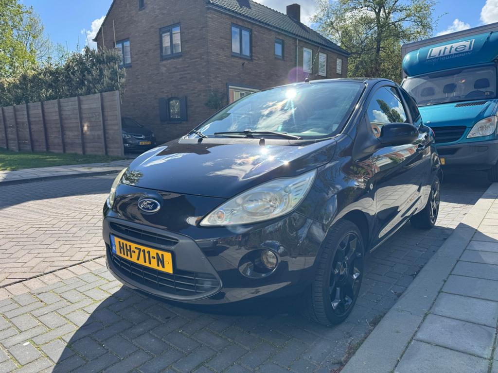Ford Ka 1.2 panoramadak stoelverwarming airco, Auto's, Ford, Voorwielaandrijving, Stof, 4 cilinders, 4 stoelen