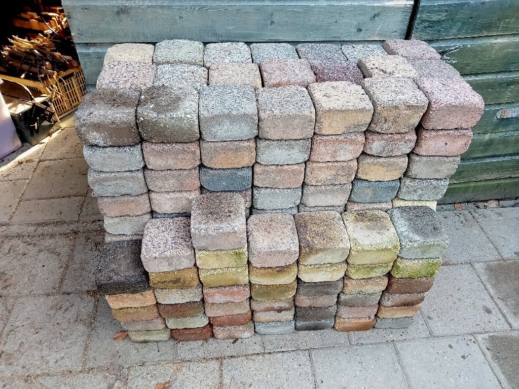 cobblestones en stoeptegels gratis, Tuin en Terras, Ophalen, Gebruikt, 10 m² of meer, Beton