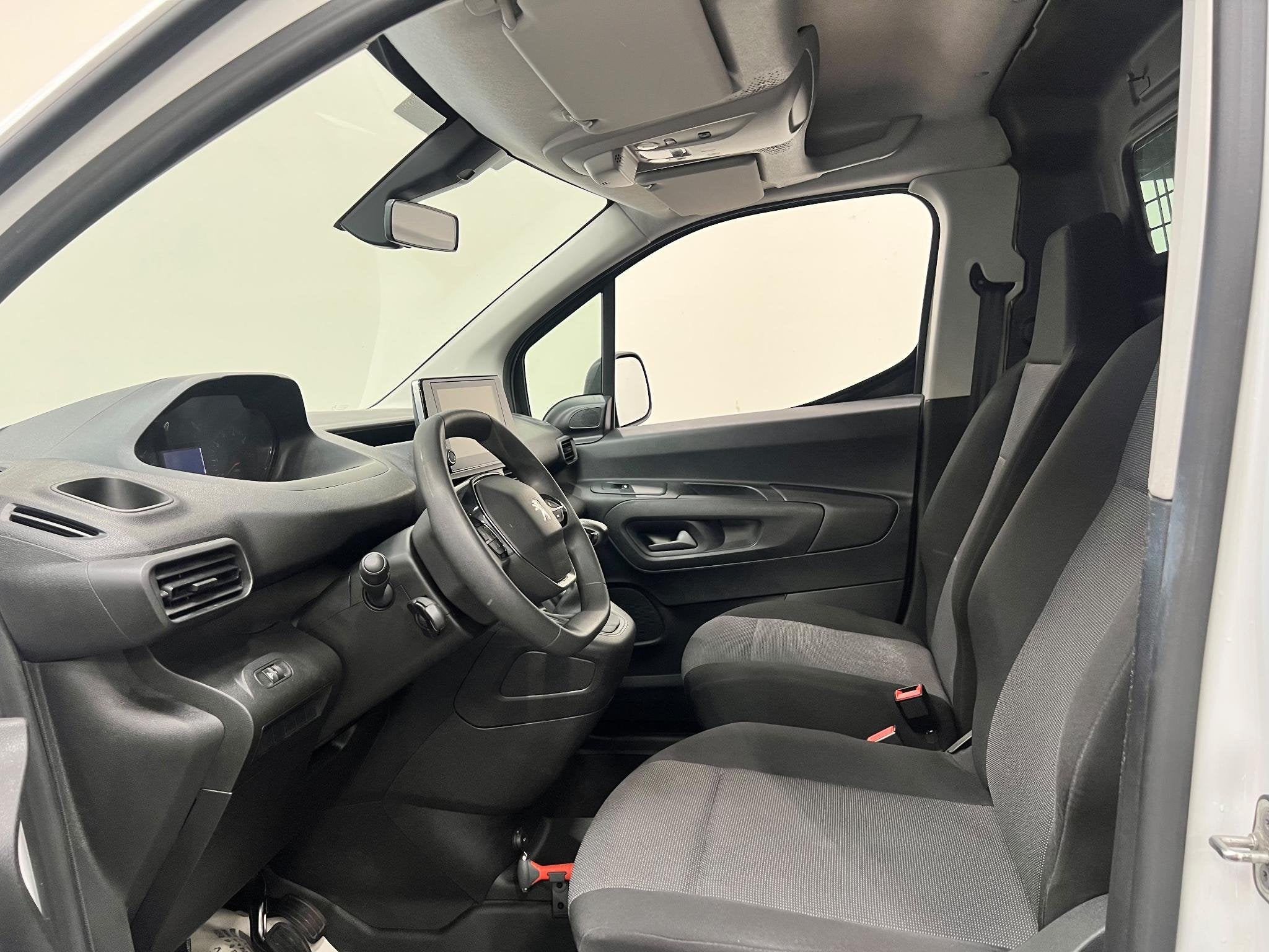 Peugeot Partner 1.2 PureTech Premium Airco Navi Cruise Contr, Voorwielaandrijving, Dealer onderhouden, Gebruikt, Euro 6