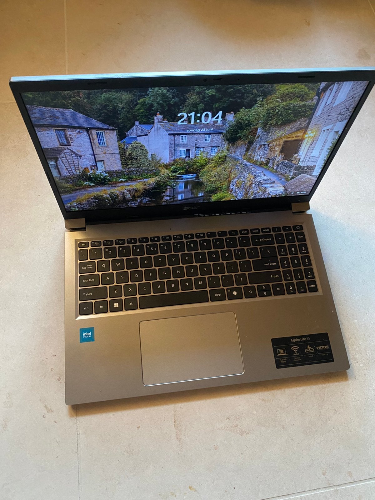 Acer latop in nieuwstaat inclusief oplader, Ophalen, Zo goed als nieuw, 15 inch, 2 tot 3 Ghz