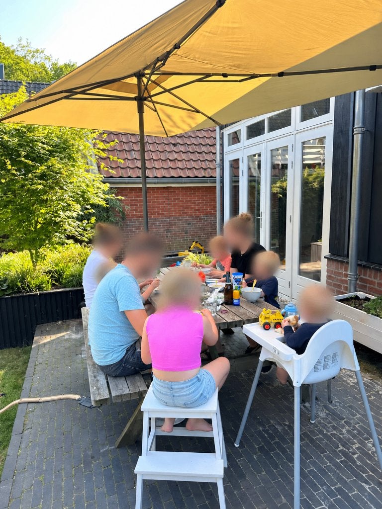 Grote parasol met zware betonnen voet – gratis af te halen, Ophalen, 2 tot 3 meter, Parasolvoet, Verstelbaar