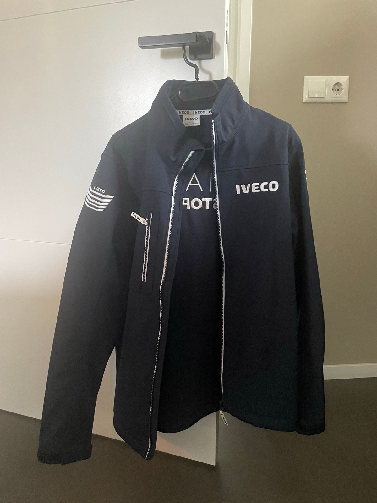 Nette tussenjas Iveco, maat XL, Ophalen of Verzenden, Gedragen, Maat 56/58 (XL), Blauw