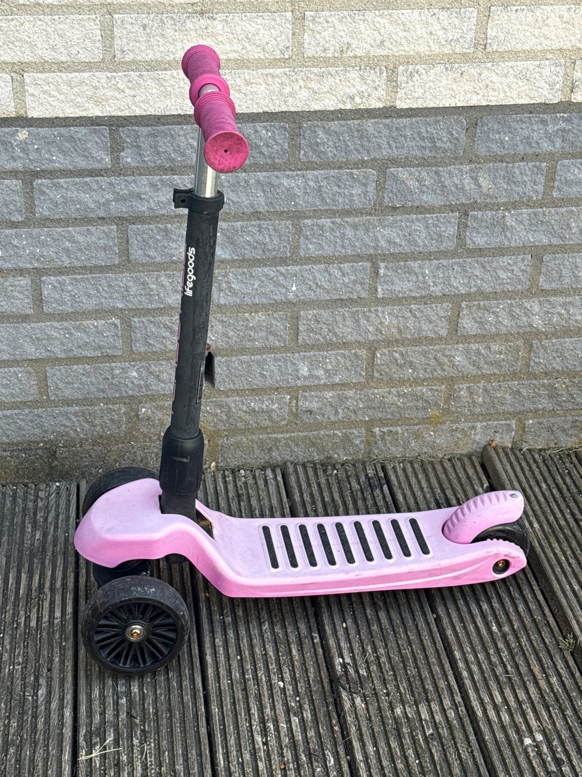 Roze kinderstep met 3 wielen - LifeGoods, Fietsen en Brommers, Ophalen of Verzenden, Gebruikt, Gewone step