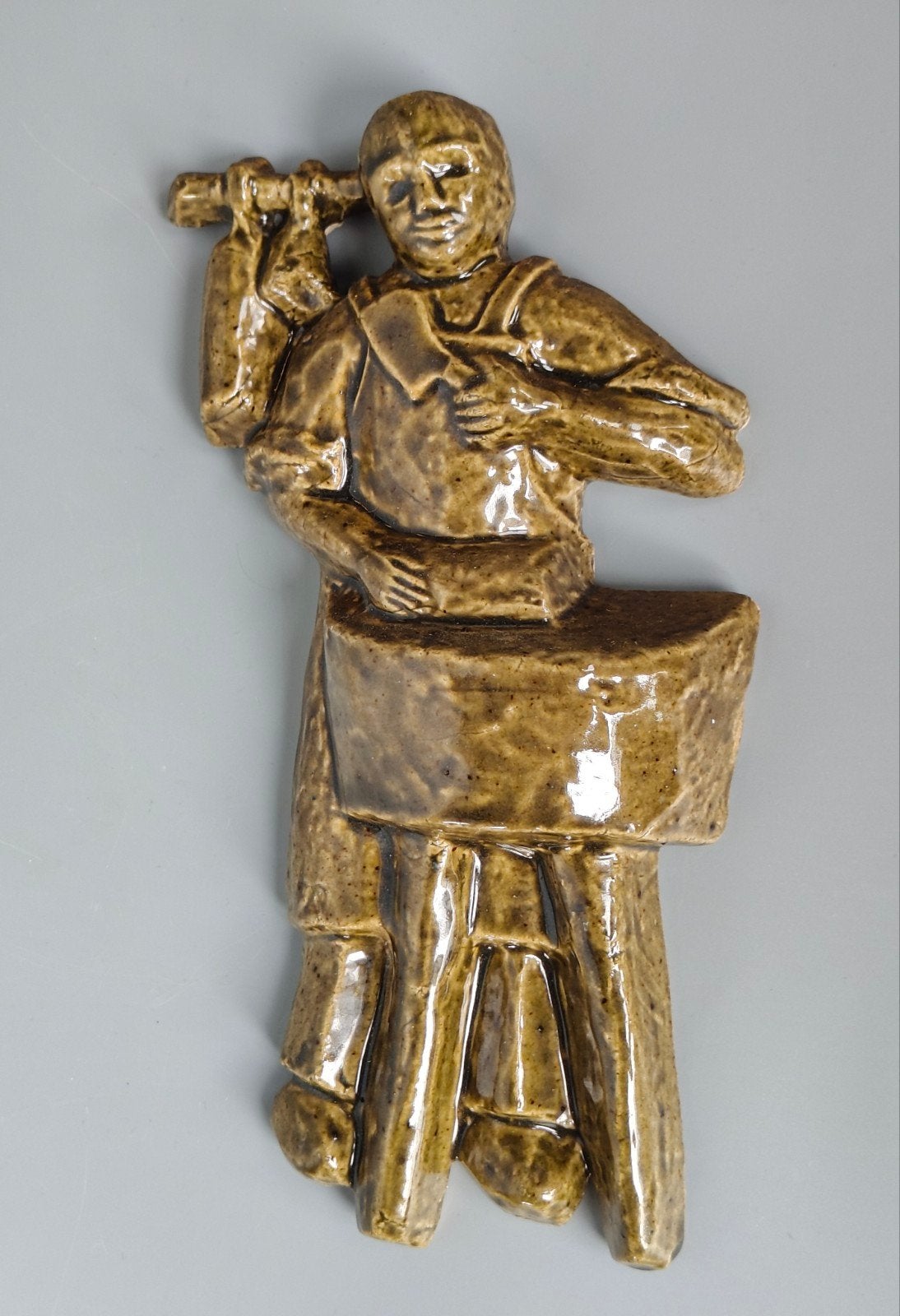 Groot keramiek wand plaquette slager , gesigneerd ?, Antiek en Kunst, Antiek | Keramiek en Aardewerk, Verzenden