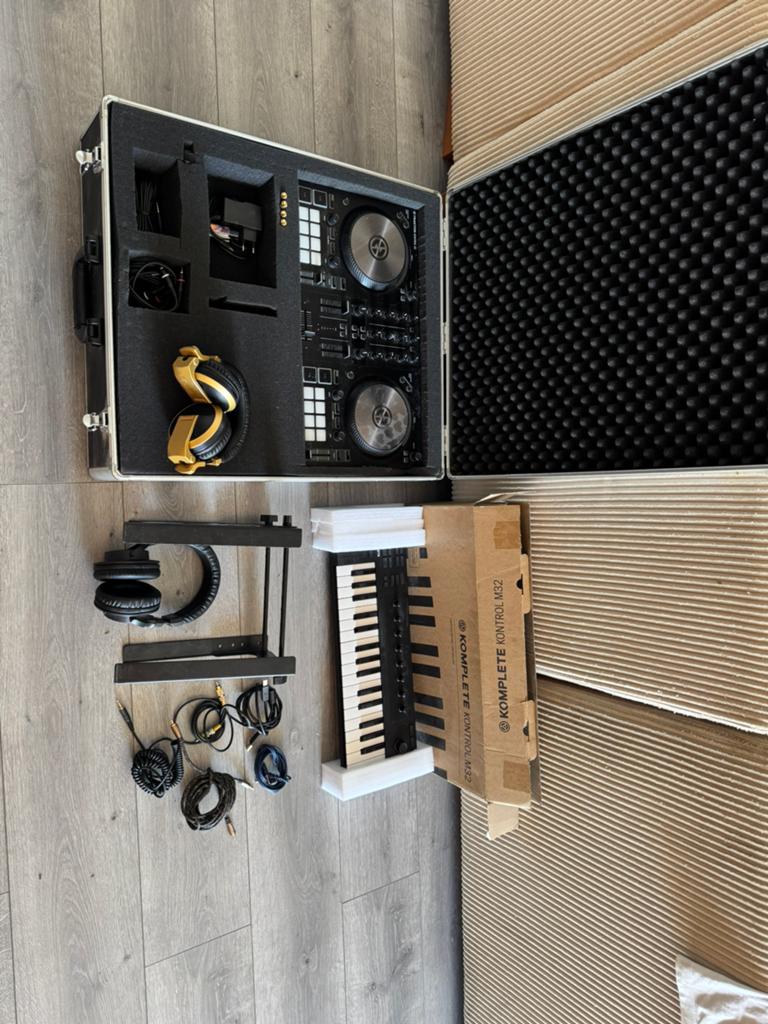 Complete DJ-set: Traktor Kontrol S2, Koptelefoon & Accessoir, Muziek en Instrumenten, Dj-sets en Draaitafels, Ophalen, Gebruikt