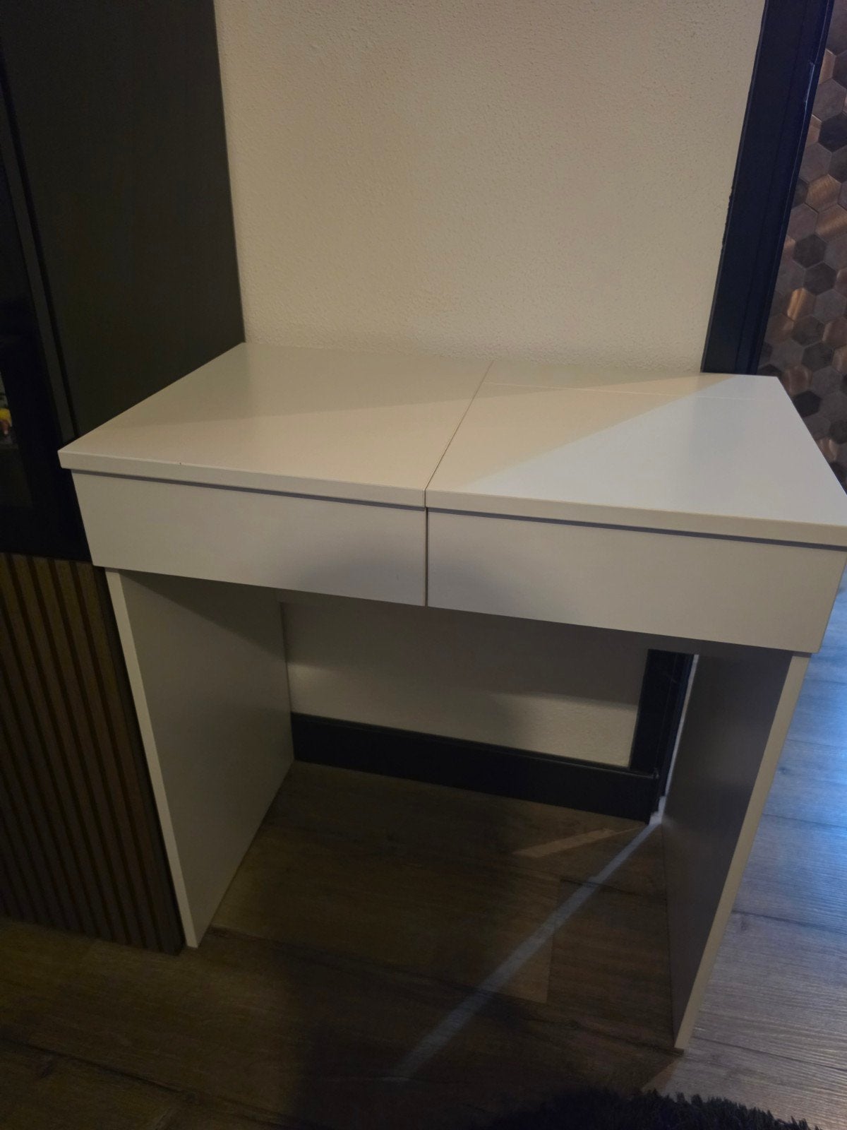 IKEA Make-up Tafel met Spiegel en Lade, Huis en Inrichting, Ophalen, Modern, Scandinavisch, 50 tot 100 cm, Zo goed als nieuw