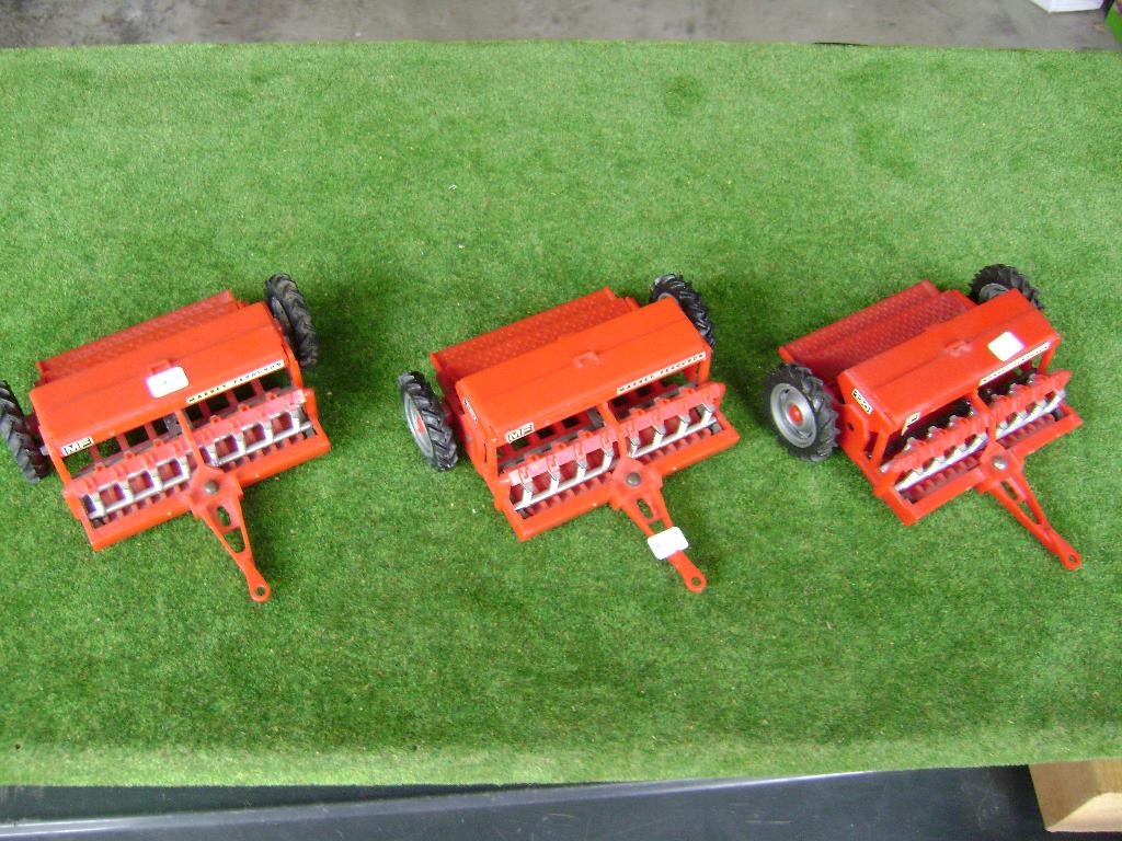 Massey Ferguson 130 zaaimachine van Britains nr. 9577, Ophalen of Verzenden, Zo goed als nieuw, Tractor of Landbouw, Britains