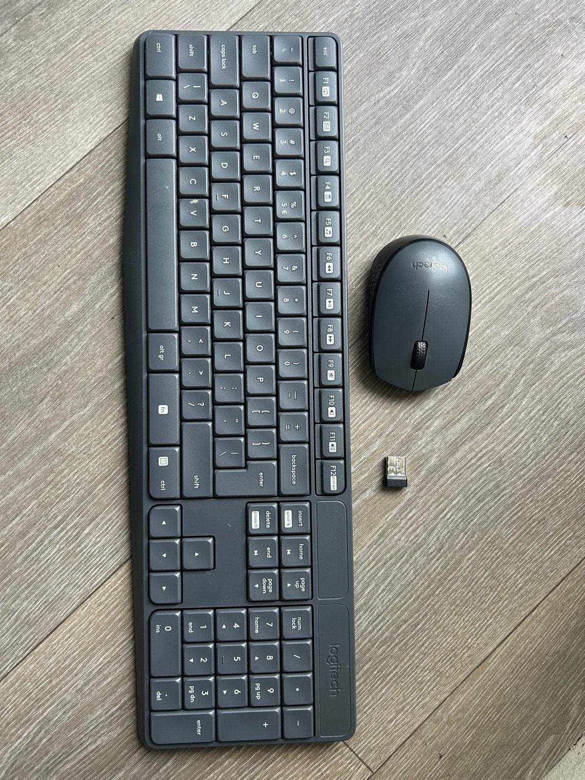 Logitech MK235 draadloos toetsenbord + M170 muis compleet, Muis, Toetsenbord en muis-set, Ophalen of Verzenden, Zo goed als nieuw