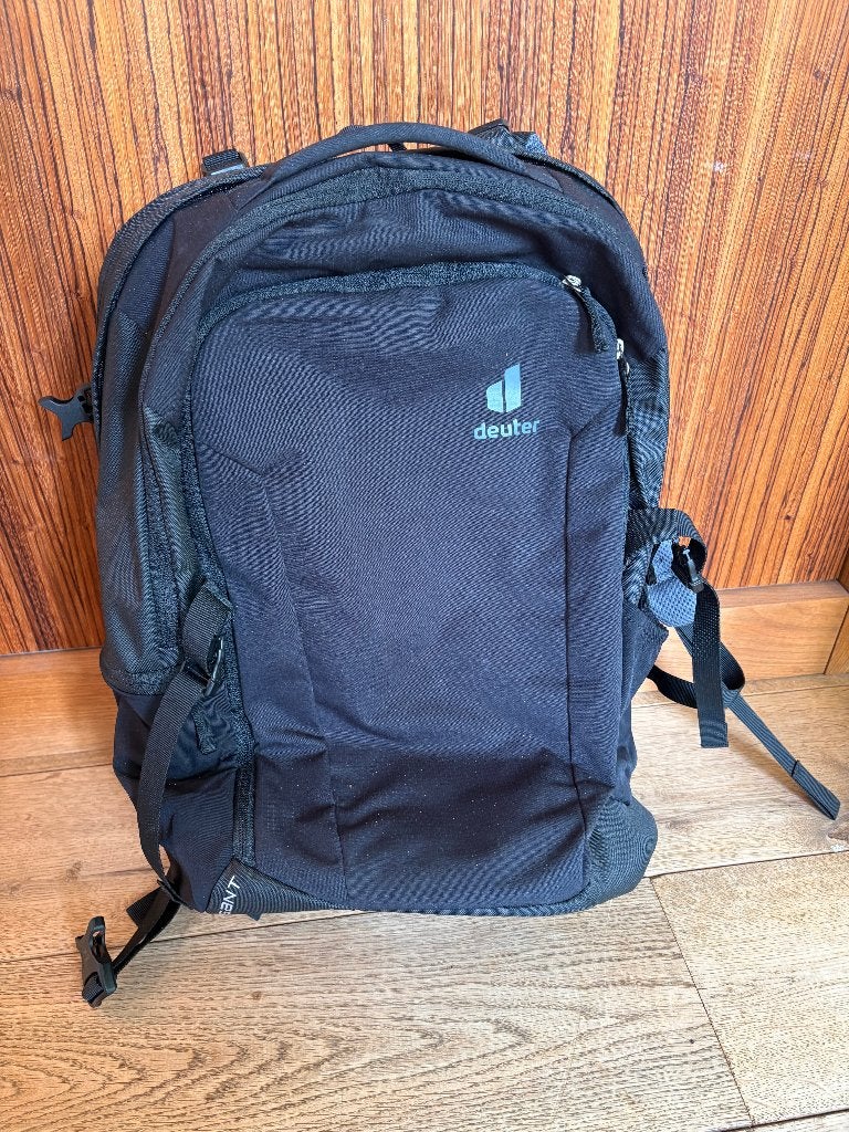 Rugtas - Laptoptas Deuter Giant 32 Liter  Zwart, 25 tot 40 cm, Nieuw, Ophalen of Verzenden, Waterdicht