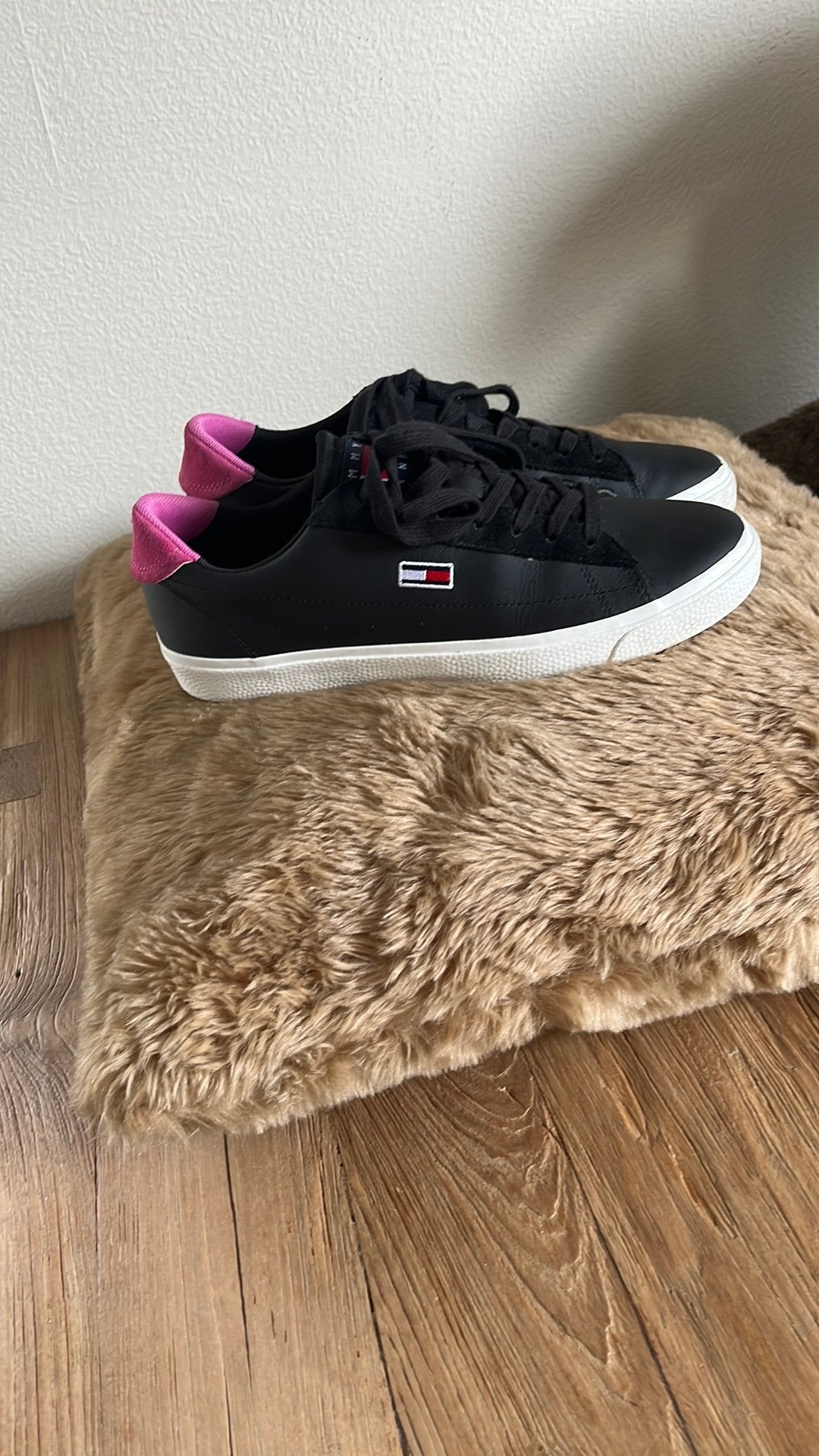 Tommy Hilfiger dames sneakers zwart 39, Zwart, Ophalen of Verzenden, Sneakers of Gympen, Zo goed als nieuw