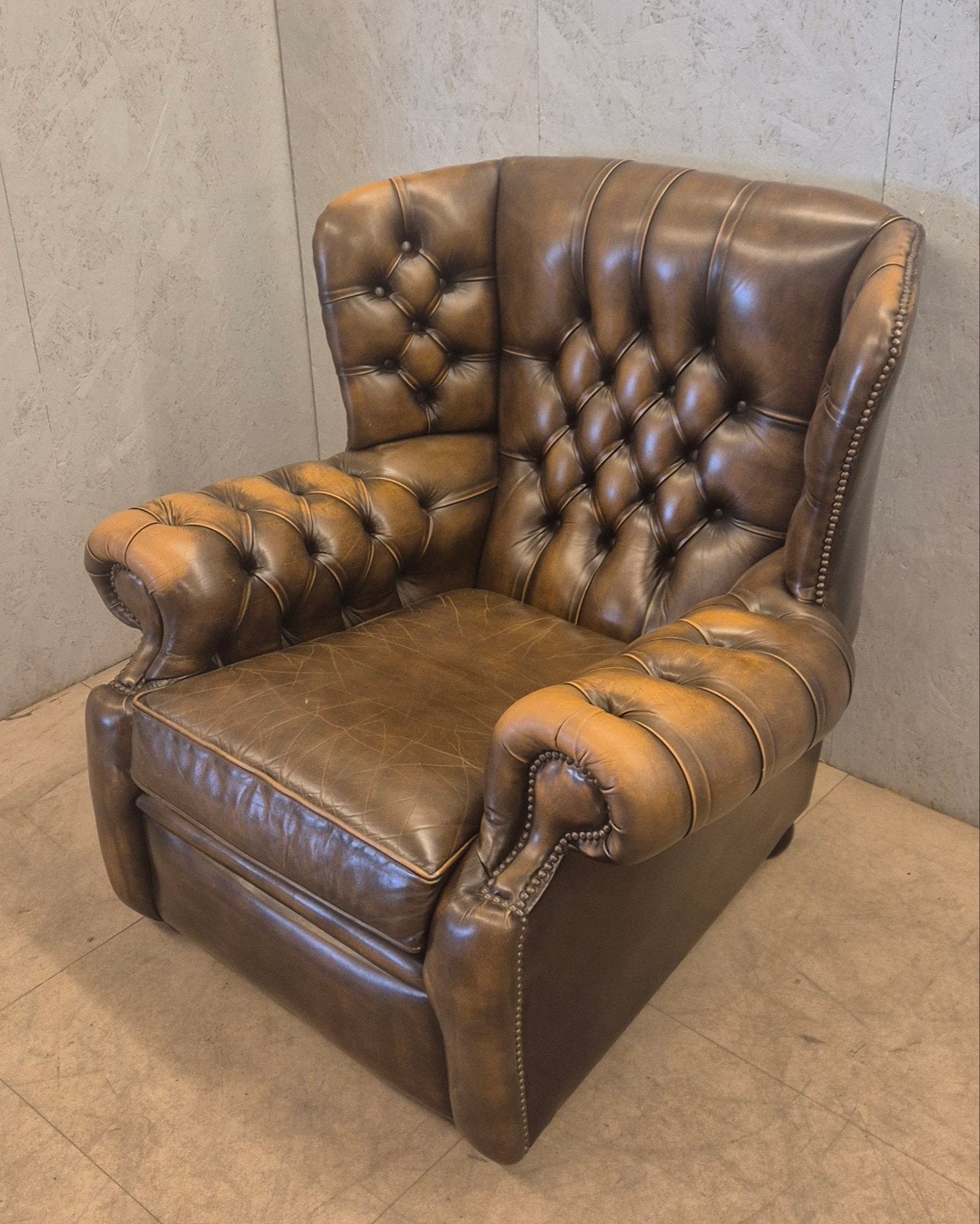 Originele Engelse Chesterfield oorfauteuil van SalvaleDesign, Huis en Inrichting, Fauteuils, Ophalen, Gebruikt, Chesterfield, 75 tot 100 cm