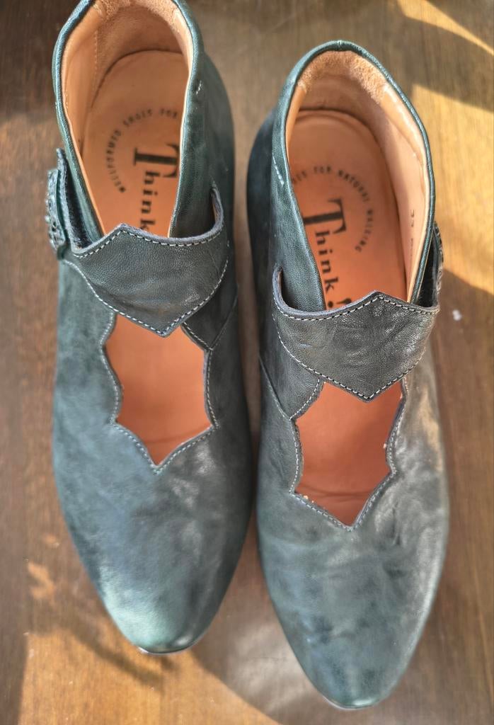 Think! Fraaie donkergroene lederen damespump maat 39, Kleding | Dames, Schoenen, Ophalen of Verzenden, Zo goed als nieuw, Groen