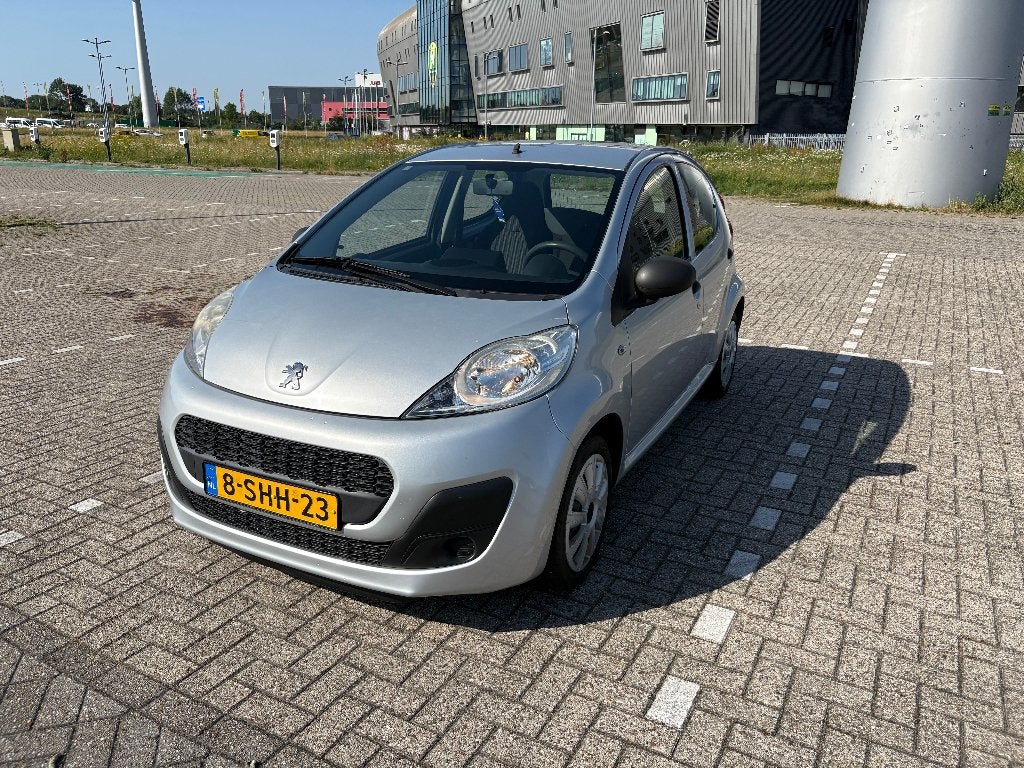 Peugeot 107 1.0 12V 5DR 2013 Grijs, Voorwielaandrijving, Stof, Zwart, 4 stoelen