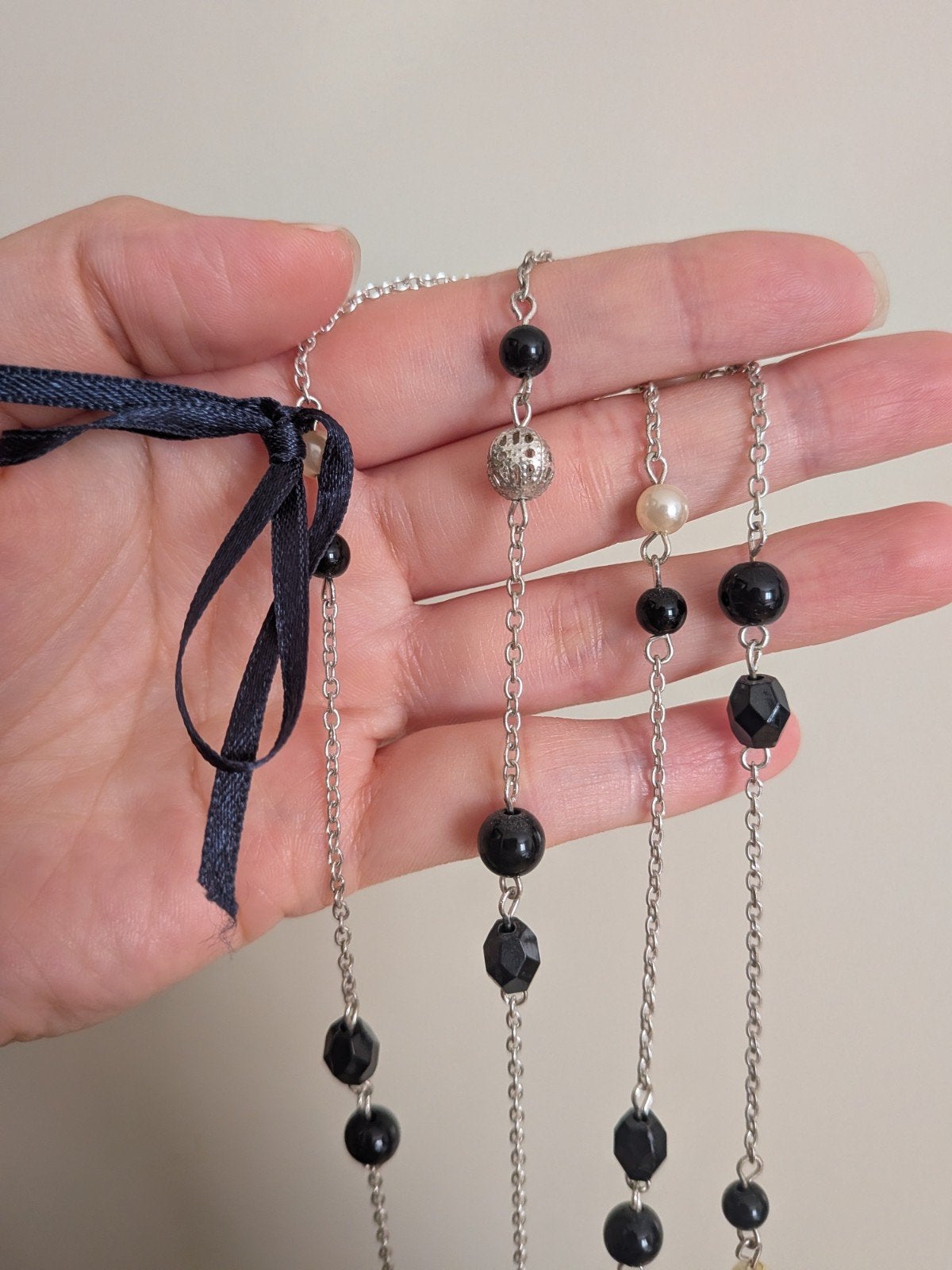Lange ketting met zwarte en witte kralen, Met kristal, Overige materialen, Zwart, Ophalen of Verzenden