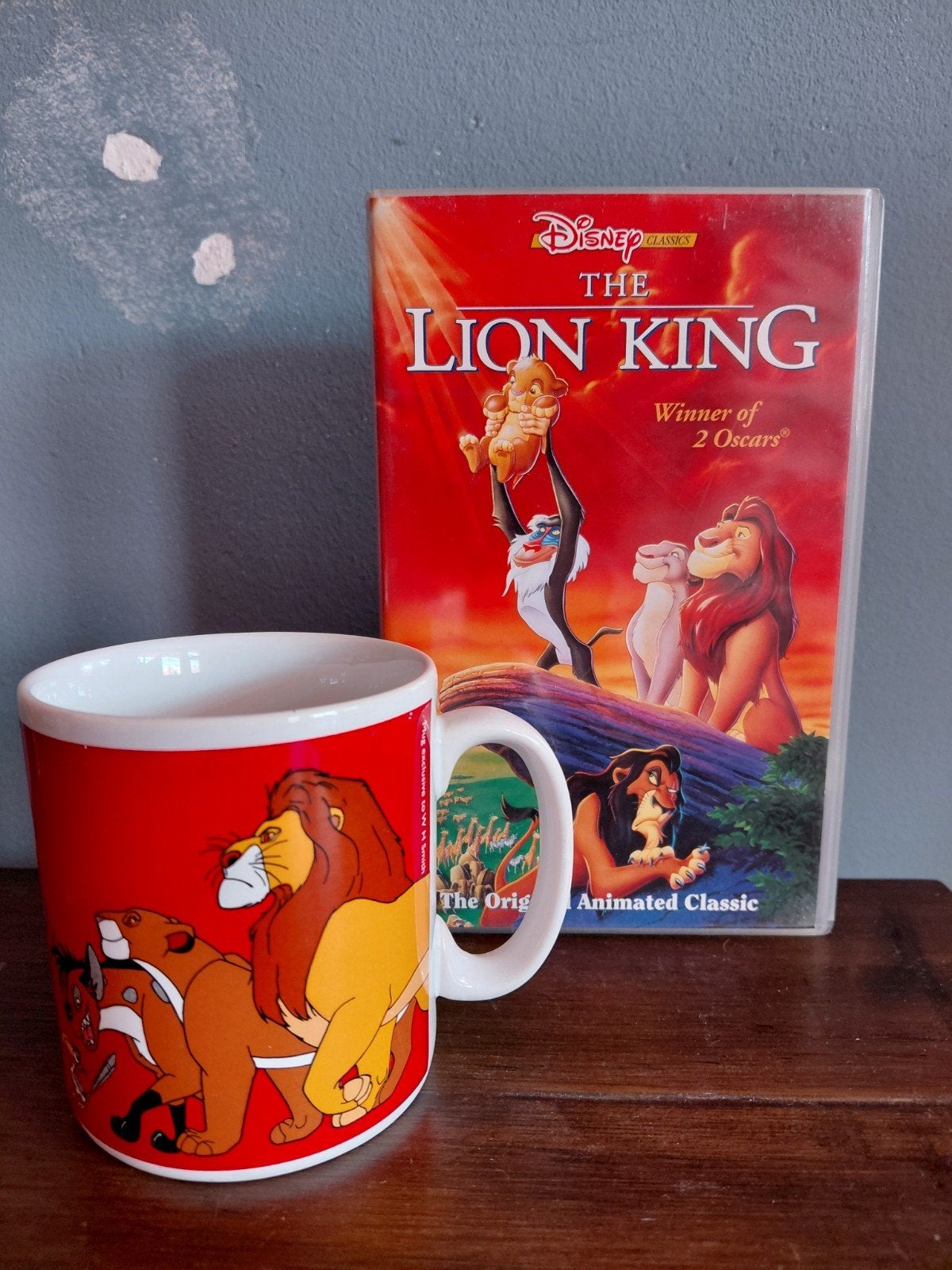 Cadeauset Disney The Lion King videoband en beker., Verzamelen, Ophalen of Verzenden, Leeuwenkoning of Jungle Boek, Zo goed als nieuw