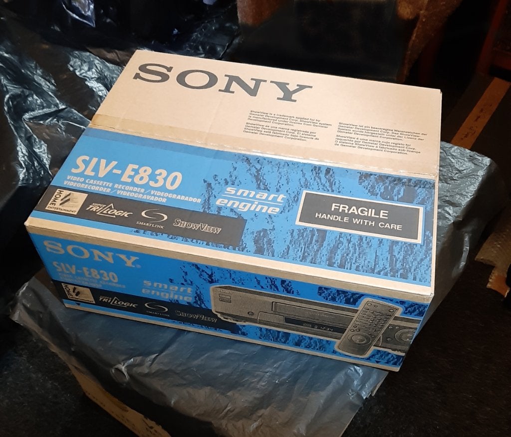 Sony  "Nieuw In Doos"  SLV E830 Video Recorder, Ophalen, Nieuw, Videoband