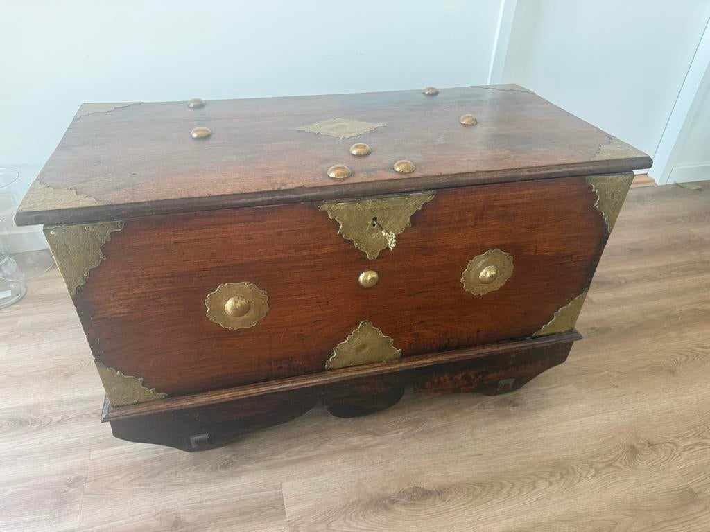 Gerestaureerde Djatikist (VOC kist) met originele sleutel, Ophalen